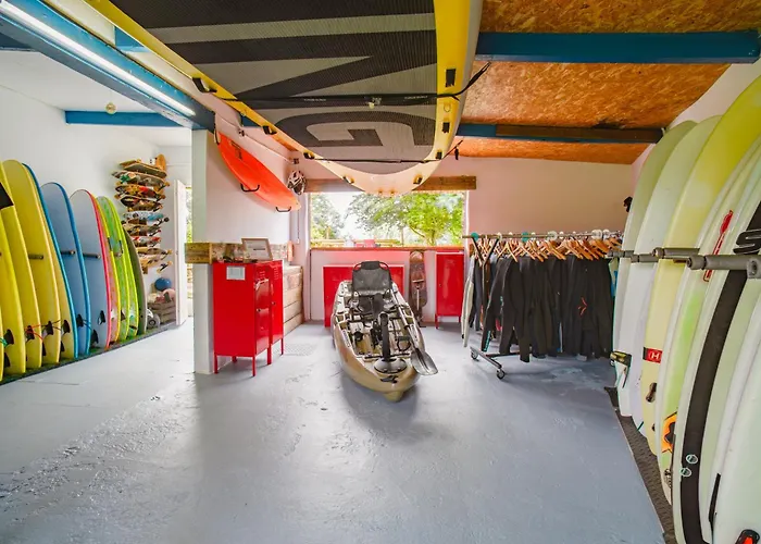 H.A.N.D Surf Hostel