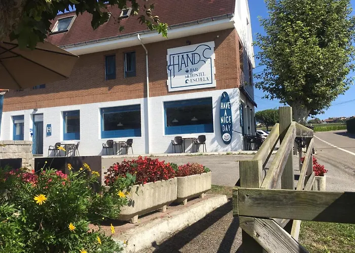 H.A.N.D Surf Hostel