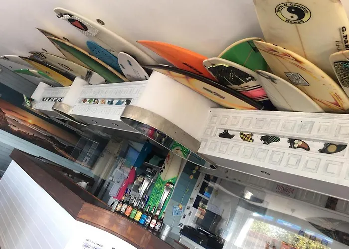 H.A.N.D Surf Hostel